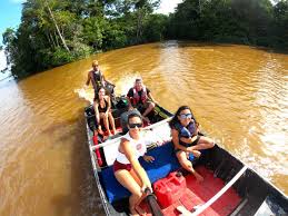 Paseo en barco por Commewijne (Surinam)