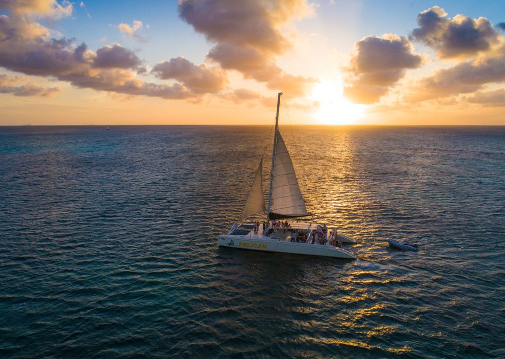 Sunset Cruise met een Latin Twist! (Aruba)