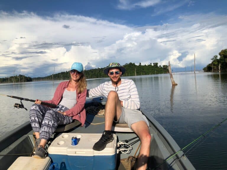Excursión de pesca en la desembocadura del río Surinam