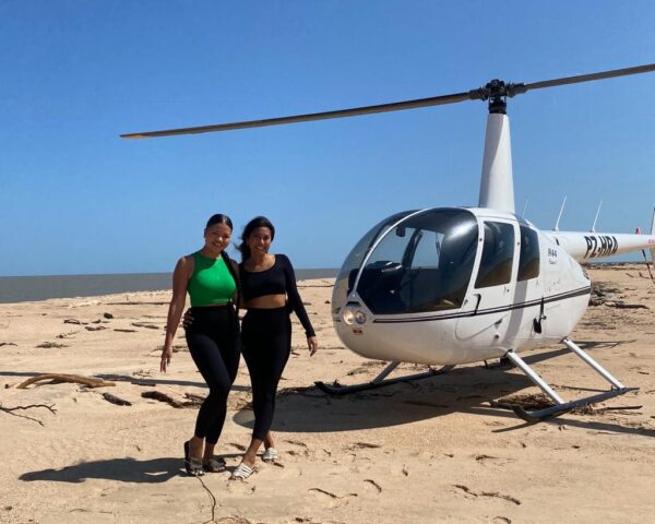 Helicopter vlucht over (Suriname)