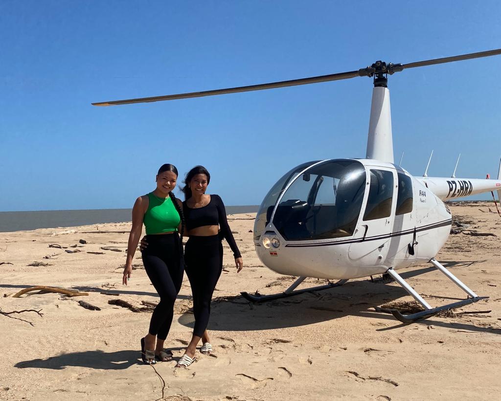 Helicopter vlucht over (Suriname)