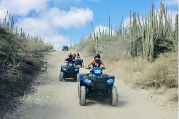 Aventura en cuatrimoto todoterreno con natación en una piscina de cueva (Aruba) - Imagen 3