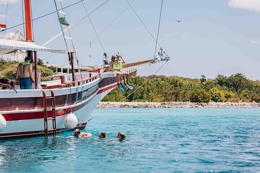 Luxe snorkeltocht op een ruime houten schoener met lokale lunch (Bonaire)
