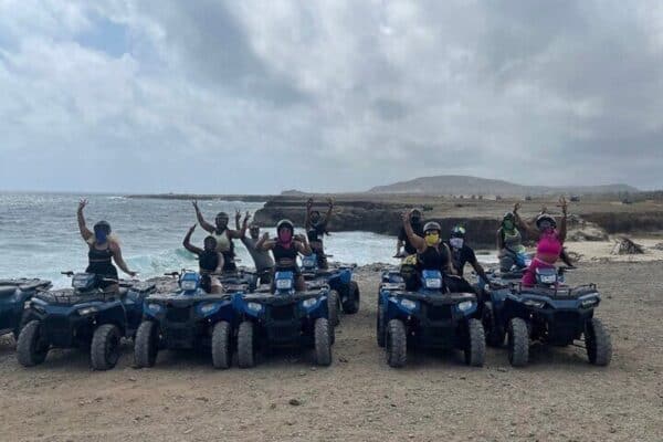 Aventura en cuatrimoto todoterreno con natación en una piscina de cueva (Aruba) - Imagen 2