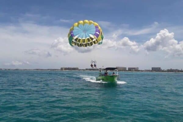 Parasailing en Palm Beach (Aruba) - Imagen 2