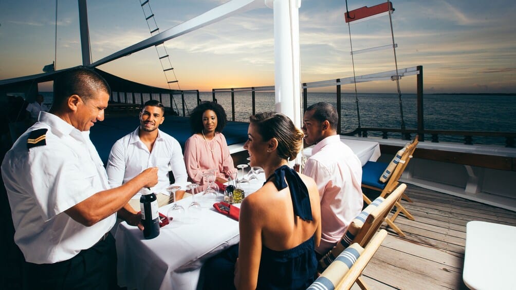 Exclusieve Monforte III Diner Cruise met Premium Open Bar (Aruba)