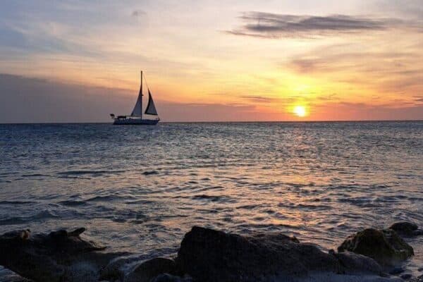 100% Privé Zonsondergang Zeiltocht op het Ruimtelijkste Jacht (Bonaire)