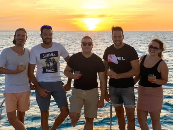 Sunset Sailing Trip with Delicious Snacks and Cocktails (Aruba) - Image 3