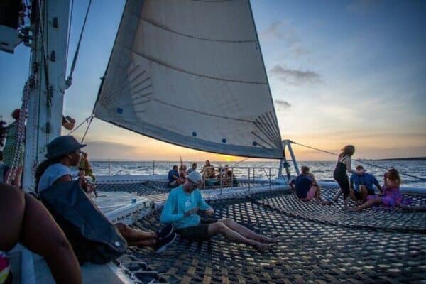 Paseo en velero al atardecer con bebidas y aperitivos premium (Curazao) - Imagen 4