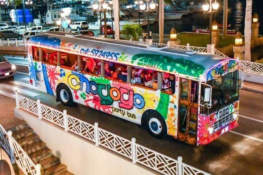 Nachtleven en Barhoppen met de Party Bus (Aruba)
