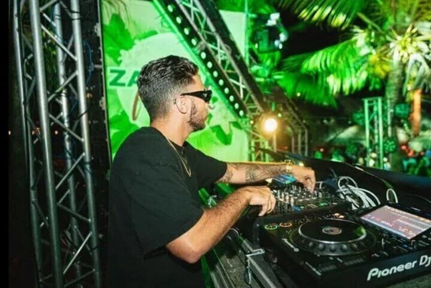 Zaterdagavond Karaoke & Bar Hops (Curaçao)
