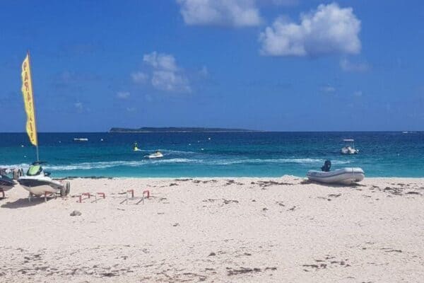Island Hopping on the Beach (Sint Maarten) - Image 2