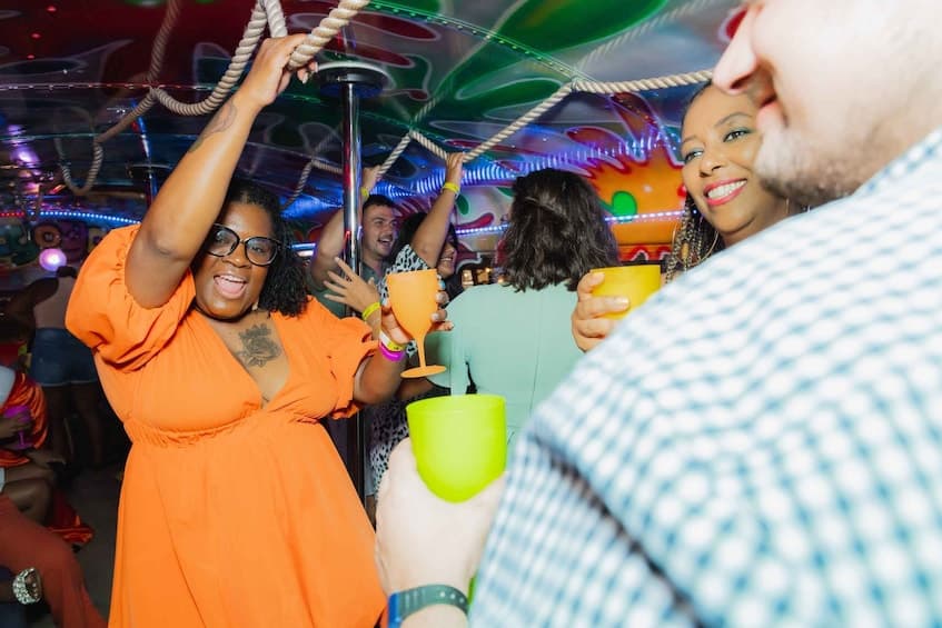 Barhoppen met Feestbus en DJ (Aruba)
