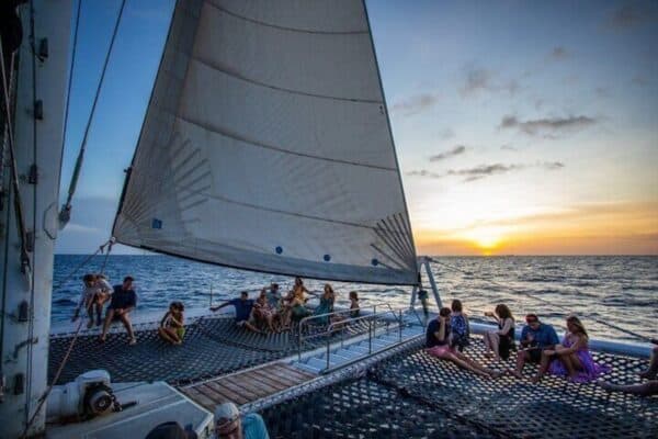 Zonsondergangszeiltocht met premium drankjes en snacks (Curaçao)