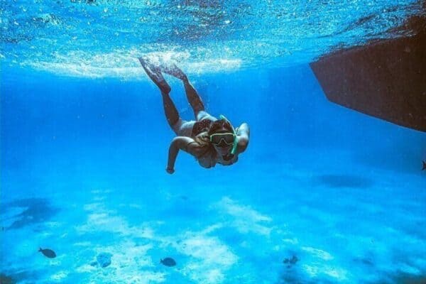 VIP Morning Fun: Champagne, Sailing and Snorkeling with Lunch (Aruba) - Image 3