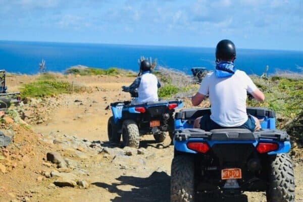 Aventura en cuatrimoto todoterreno con natación en una piscina de cueva (Aruba)