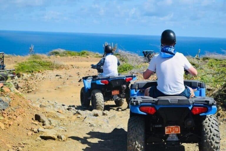 Aventura en cuatrimoto todoterreno con natación en una piscina de cueva (Aruba)