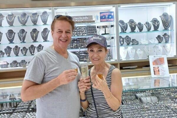 Experiencia de compra de diamantes con champán (Aruba) - Imagen 2