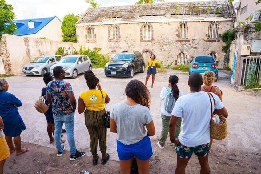 Historische Wandeltocht door Marigot met ISLAND FRIEND (Sint Maarten)
