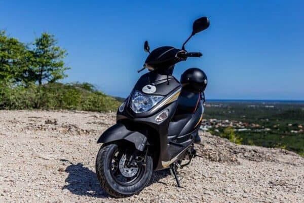 Rent a Scooter on Bonaire (Bonaire) - Image 2