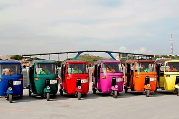 2-Uur TukTuk Huur met Ervaren Gids en Chauffeur (Curaçao)