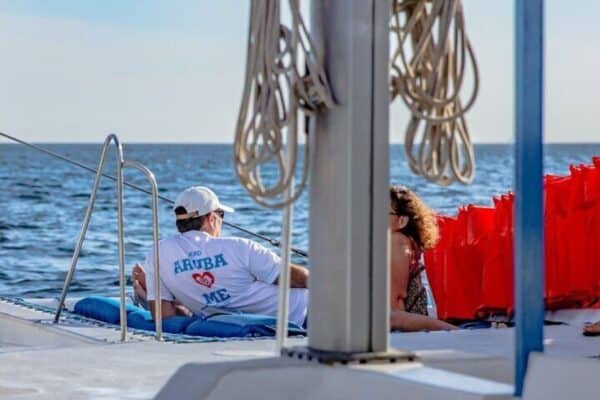 Aventura privada en catamarán al atardecer con barra libre (Aruba) - Imagen 4