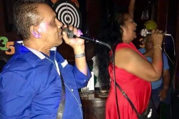 Zaterdagavond Karaoke & Bar Hops (Curaçao) - Afbeelding 3