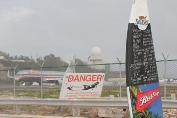 Extreme Jet Blast on Maho Beach (Sint Maarten) - Image 3