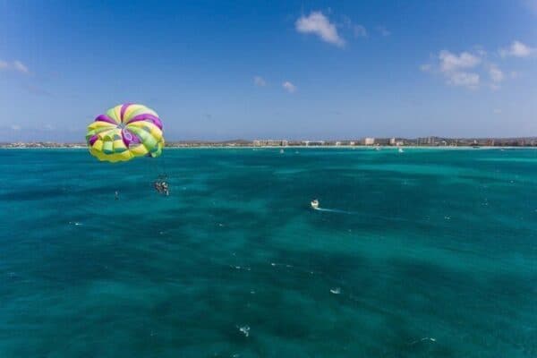 Parasailing en Palm Beach (Aruba) - Imagen 4