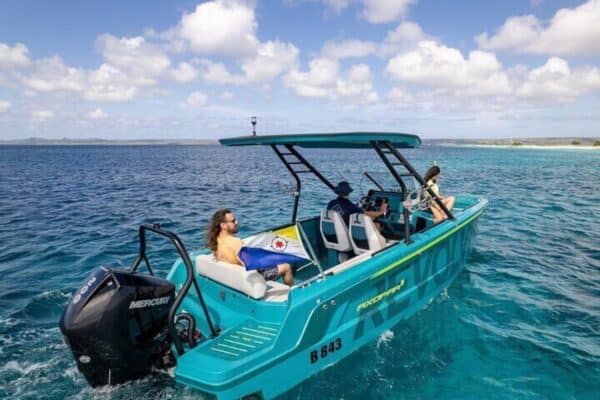 Private boat trip with a fun tube (Bonaire) - Image 4