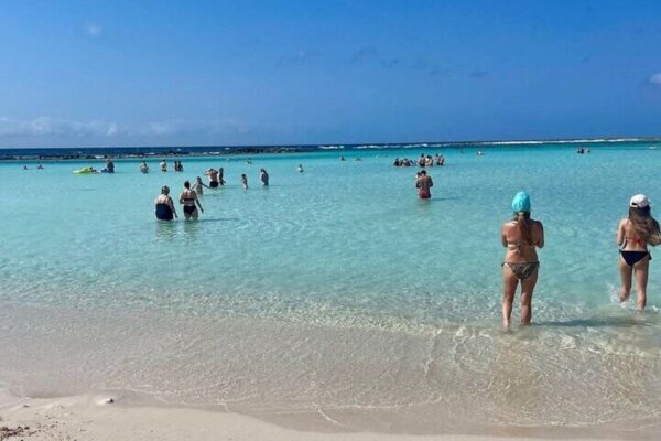 Jeep Tour: Natuurlijke Zwembad, Grotten en Babystrand Avontuur (Aruba) - Afbeelding 3