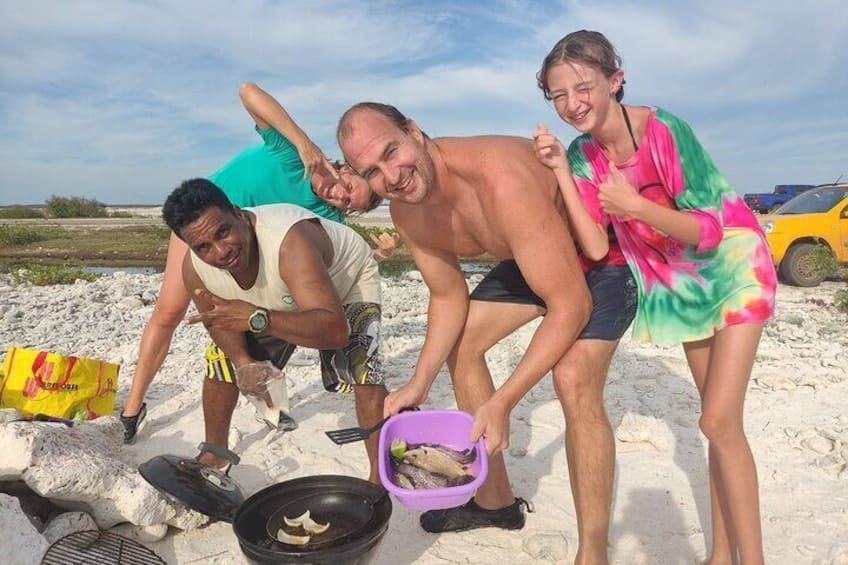 Snorkel y parrillada de pescado fresco en la playa (Bonaire)