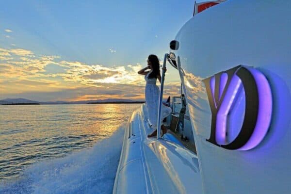 Luxury Motor Yacht 20m Private Charter in the Caribbean (Sint Maarten) - Image 2