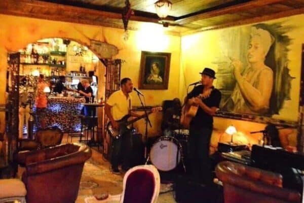 Night Adventure: Bar Hopping & Appetizers (Curaçao) - Image 3