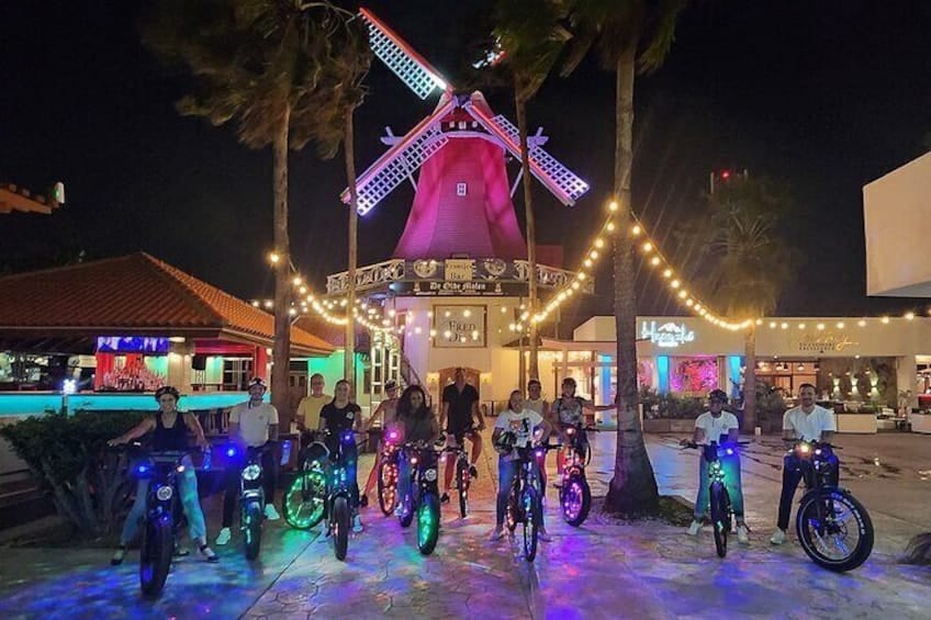 Semi-Private Twilight Neon Glow E-Bike Avontuur (Aruba)