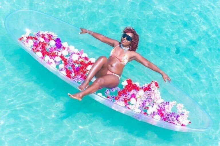 Bright Kayak Photoshoot with FREE Cocktails and Quick Editing! (Aruba)