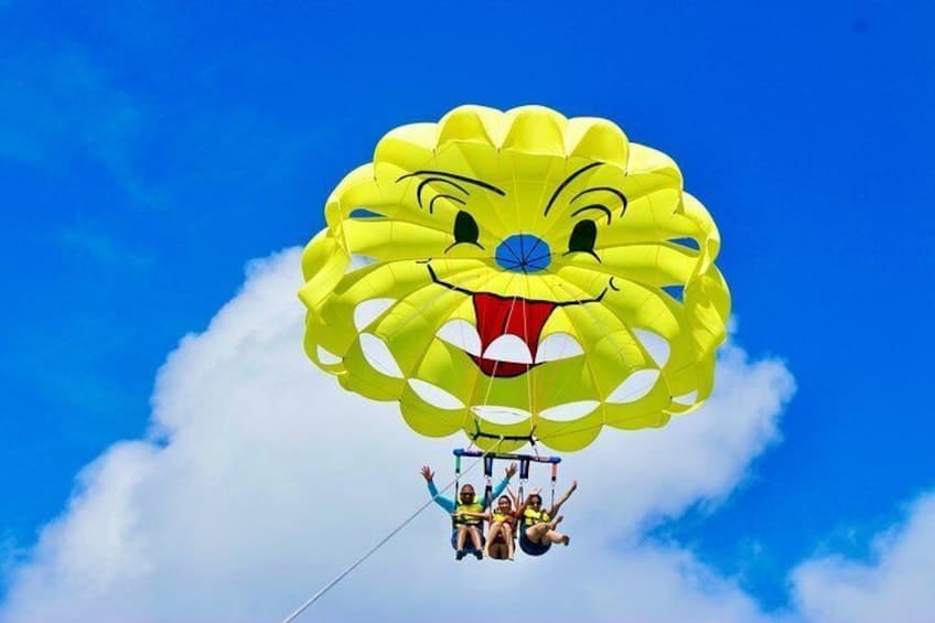 Parasailing met ongeëvenaarde uitzichten (Aruba)
