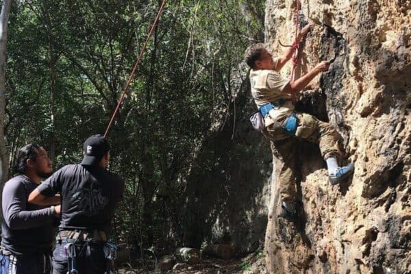 Tour de escalada de medio día en la Montaña de la Mesa (Curazao) - Imagen 5
