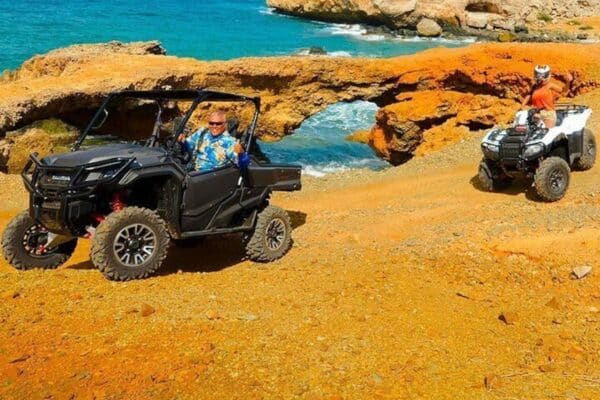 UTV en ATV Avontuur naar Verborgen Strand en Grottenpool (Aruba)