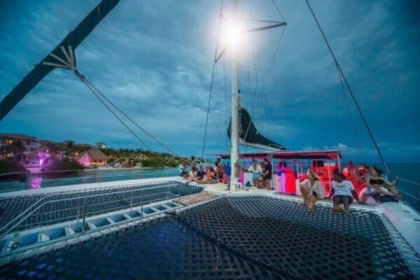 Paseo en velero al atardecer con bebidas y aperitivos premium (Curazao) - Imagen 3