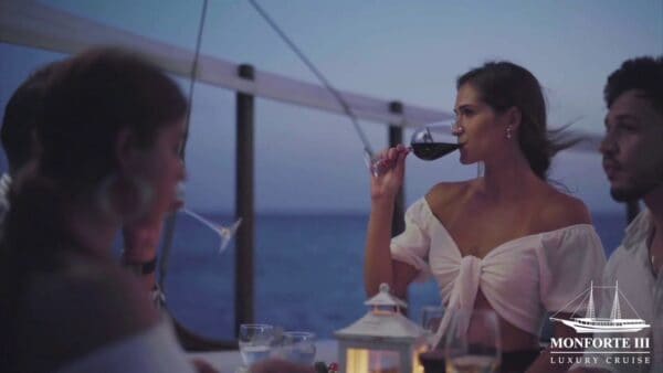 Crucero con cena exclusivo Monforte III con barra libre premium (Aruba) - Imagen 2