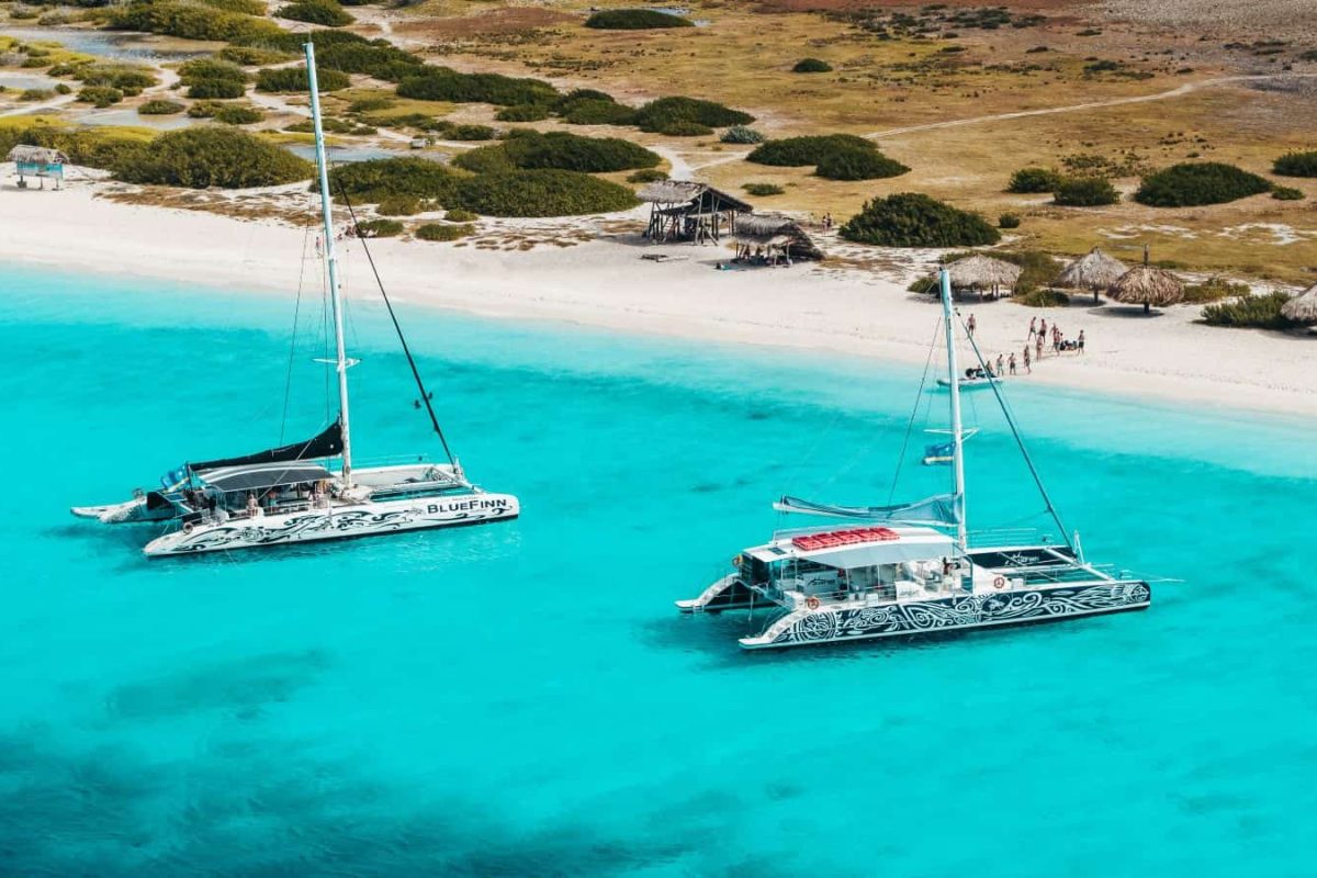 small-curacao-day-tripcatamarans-1600x900-1