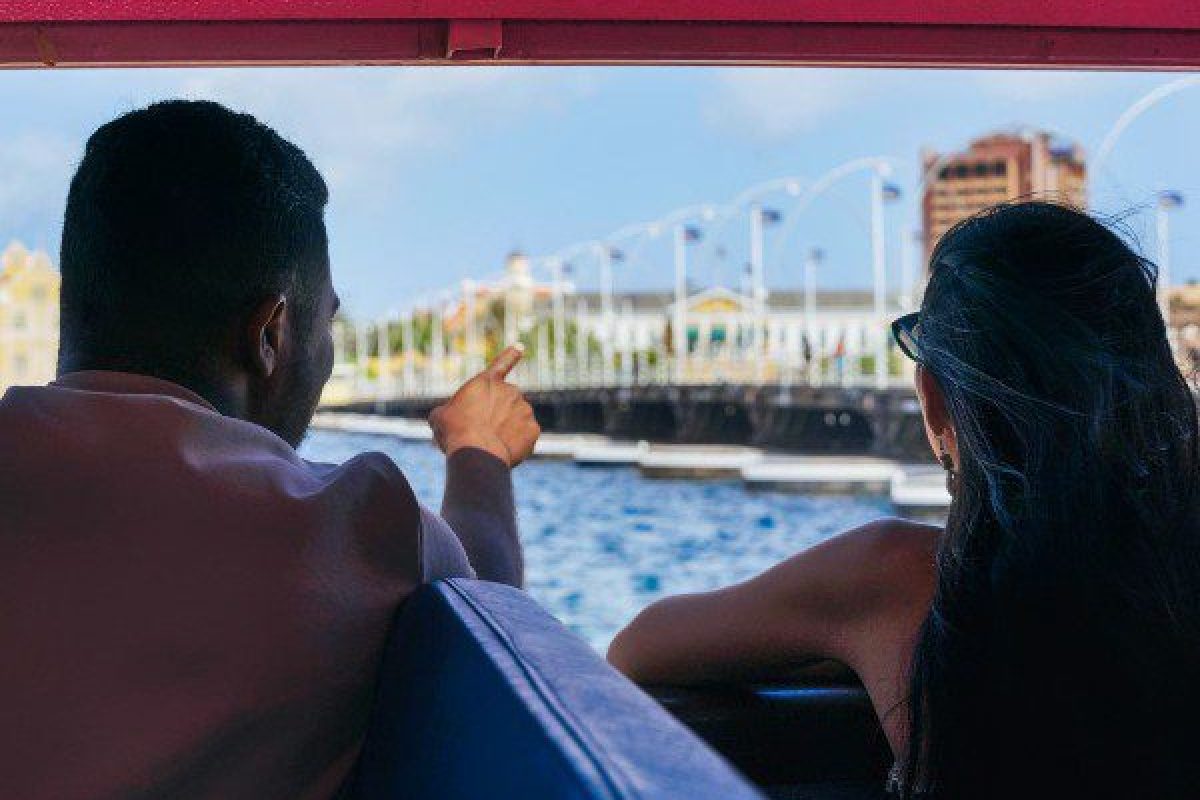 ontdek-willemstad-discover-by-bus-pontjesbrug-600x600-1